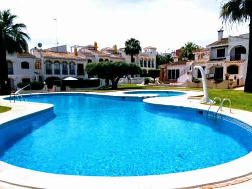 Bungalow con vistas a la piscina