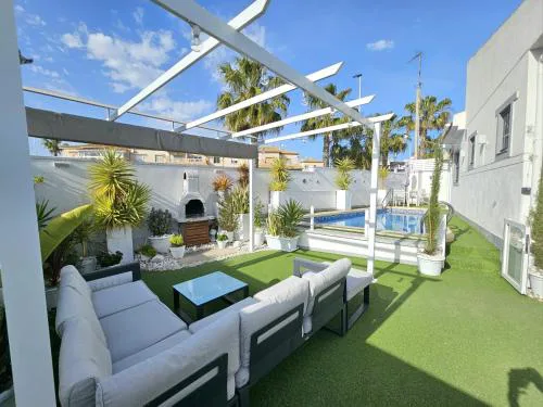 Chalet con Piscina Privada, Aguas Nuevas, Torrevieja