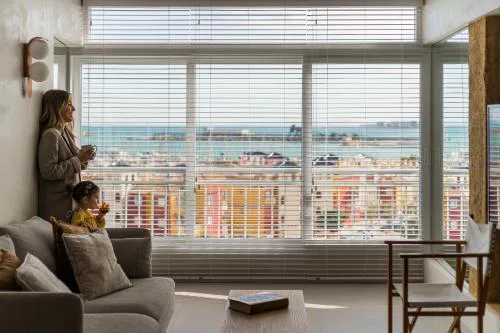 Completamente reformado con vistas al mar y piscina