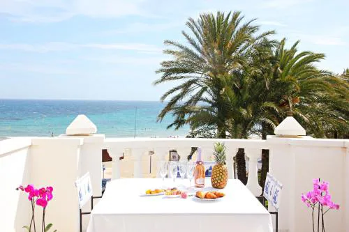 Duquesa beach, sea view, pool, wifi
