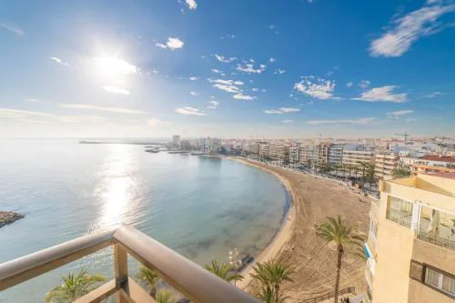 Frontline Apartment Sea Views - Pool - Center