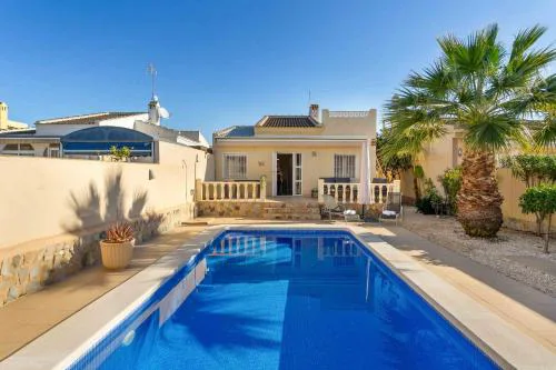 House with private pool