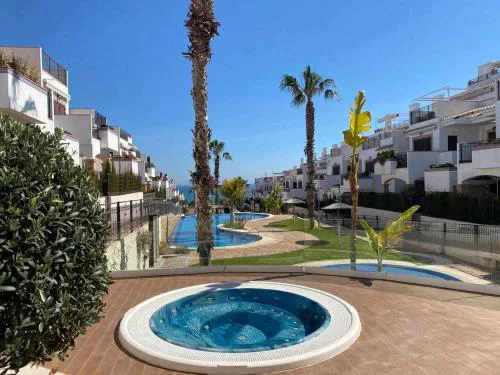 Impresionante piso de planta baja cerca al mar!