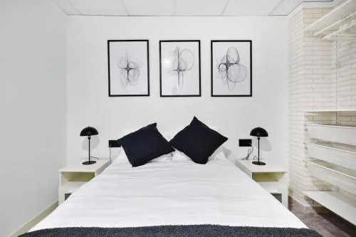 Modern Coastal Apartment Newly Renovated WiFi A.C