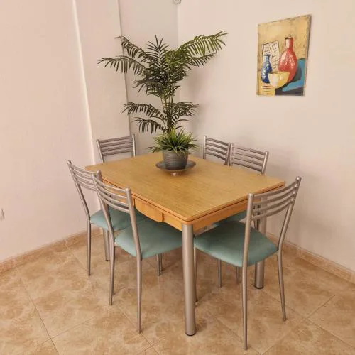 precioso apartamento soleado, con piscina, cerca del mar