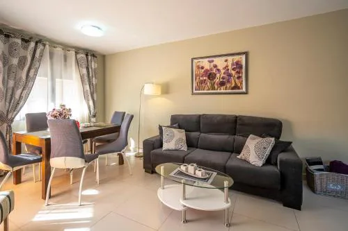 Soleado apartamento Alegria con piscina