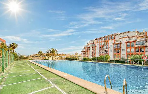 Stunning Apartment In Torrevieja