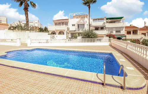 Stunning Apartment In Torrevieja
