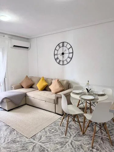 Stylish 1-Bed Apt, Walk to Beach & Amenities