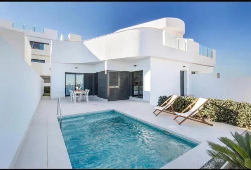 Villa Poolside
