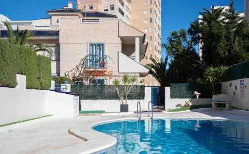 Villa with private garden 200m from the sea