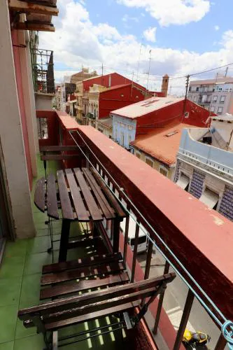 2 Bed Apartment, Great Location, 500M from Beach