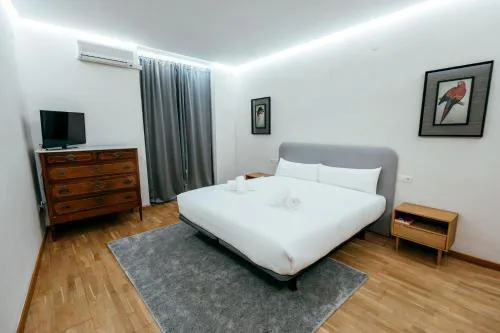 Apt Almas, City Hall 1 Min, 4 Pax, Smart Tv