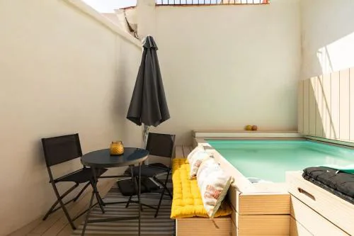 cozy loft patio+pool +wifi