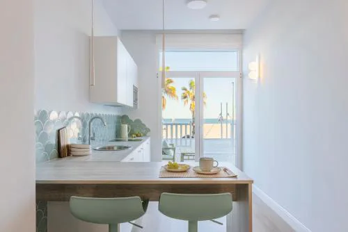 Designer apartment facing the sea
