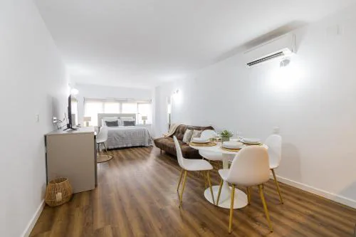 FLORIT FLATS - The Apolo Studio