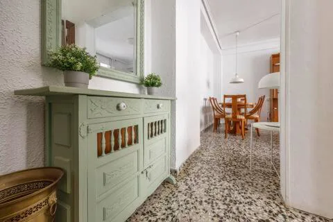 Fresh, Spacious Beach Apartment in Valencia