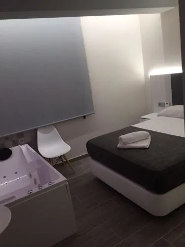 HOSTAL LETTO DAL MARE