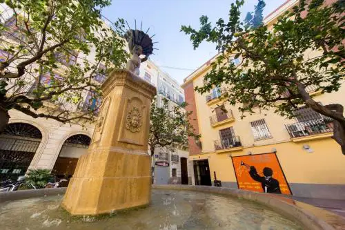 Invalencia - Negrito Plaza city center