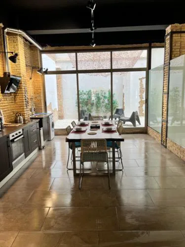 IY Loft 4 - Open Plan Garage Style - Up to 4 people
