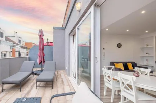 Modern Penthouse with Private Terrace