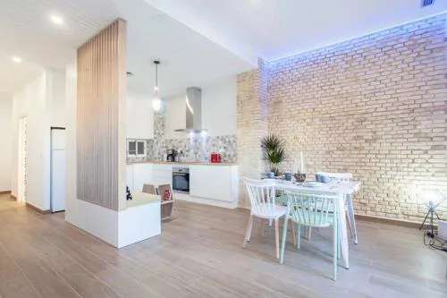 new apartment 4 pax front central station wifi