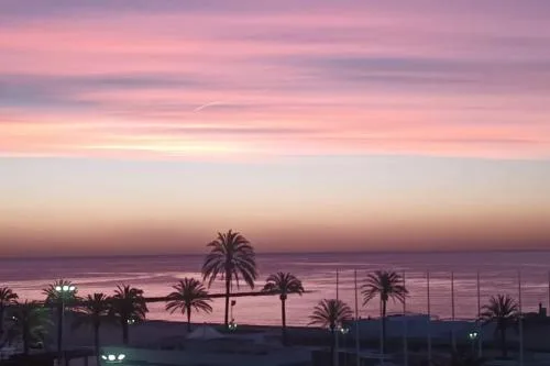 Precioso apartamento con vistas al mar. Piscina.