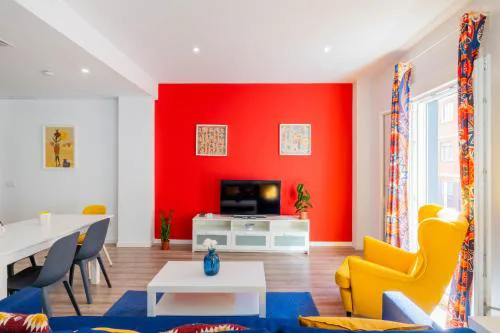 Spacious Clean & Colorful Apt Quiet Zone