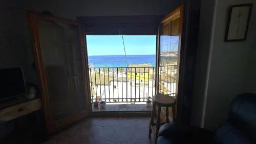 CS19-2, Apartamento encima muralla histórica con vistas directas al mar