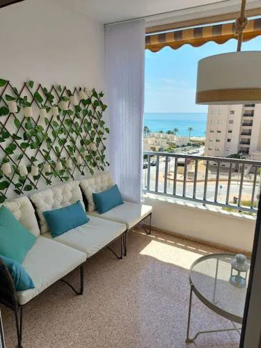 Sunny, spacious 3 bedroom apartment with seaview - L1 Red line stop PARADIS 2 min walk from rental