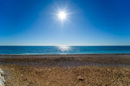 Tranquilidad a la Orilla del Mar