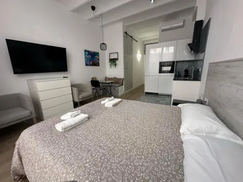 A H Rentals Monet estudio