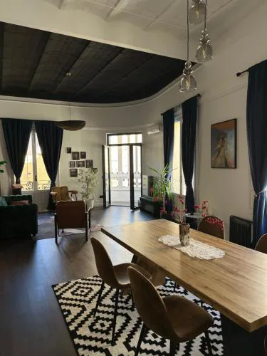 Apartamento histórico con vistas a la iglesia, Casa Giner