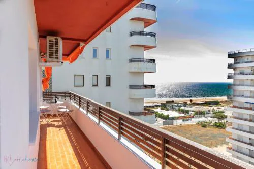 Apartamento nuevo junto a la playa , vistas al mar