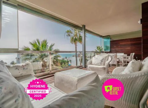Topfloor apartment with terrace and sea views