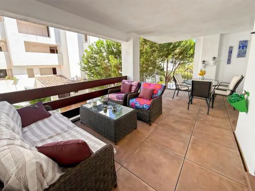 Amplio piso con parking y piscina cerca del mar