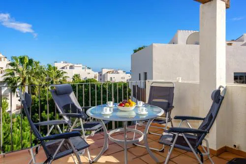 Lovely apt with pool by Costarentals - Ref 87