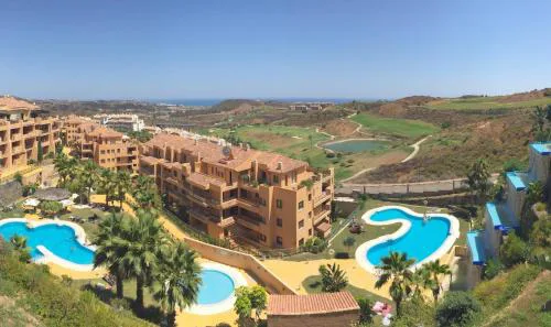 Modern Ground Floor Calanova Golf Apartment