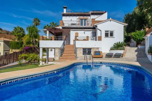 Villa Bonita La Cala 4BR Private Pool BBQ and Gym