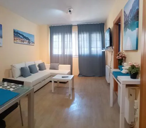 GRAN MARIBEL ARTTYCO, Piscina climatizada, Sauna y Jacuzzi