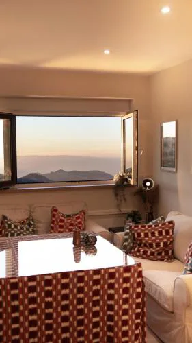 Luxury and newly refurbished 3 bedroom apartment next to the slopes including indoor parking