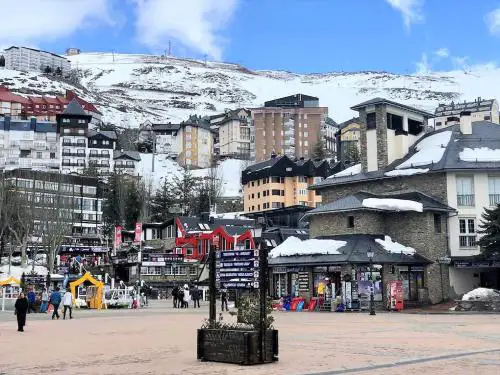 TODOSIERRANEVADA ZONA BAJA - APARTAMENTOS DE 4 DORMITORIOS - Junto a los Telecabinas