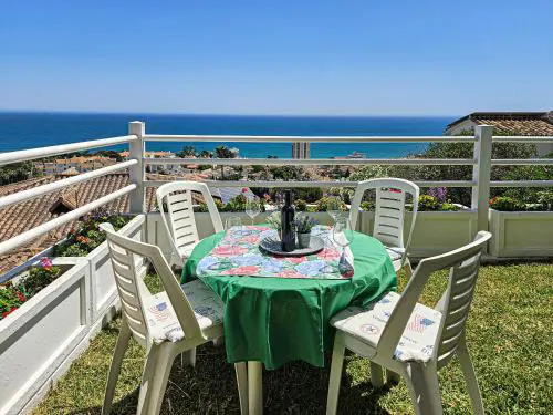 2 bedroom garden apartment in Riviera