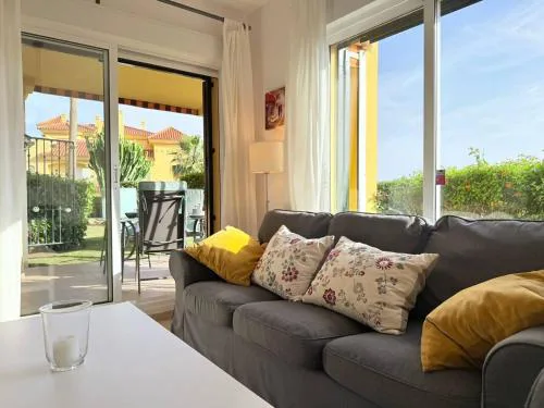 Garden Apt with Sea Views & Pool