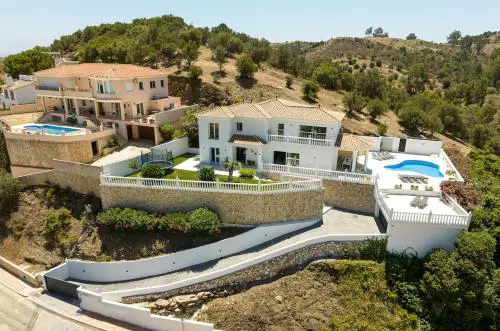 Huge luxury villa with stunning views
