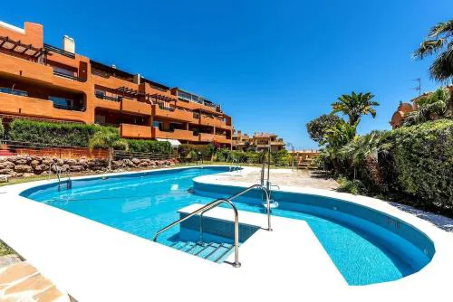 Luna-Apartment with pool-sea view