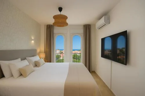 Luxe Appartement in Mijas met Zeezicht & Zwembad