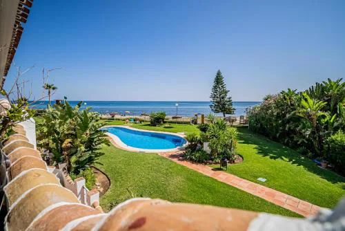 Luxury 2 bedroom beachfront apt in Bali-Boho style
