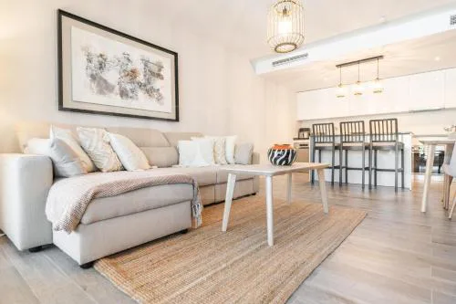Mijas gem with terrace, pool & parking REMS