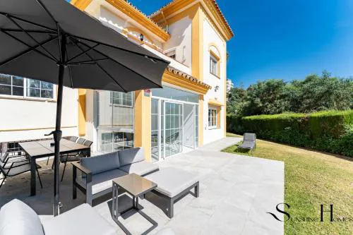 Peaceful Lux, 3 Bed townhouse 10 min to the Beach
